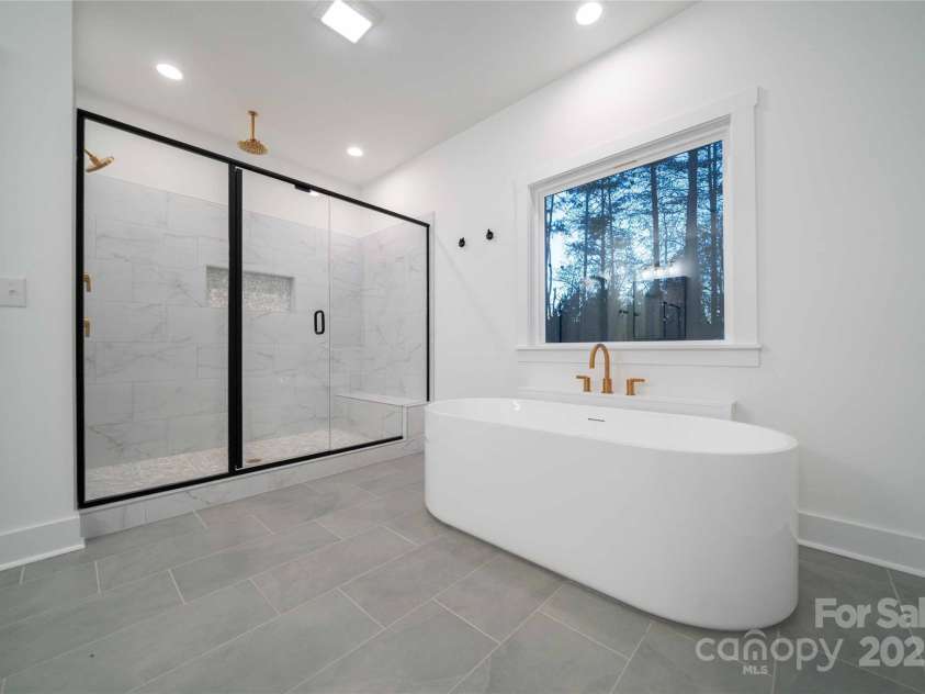 1204 Sage Pine Circle, Clover, SC 29710.  MLS# CAR4241389, YatesRealty ID 17473. Primary bath