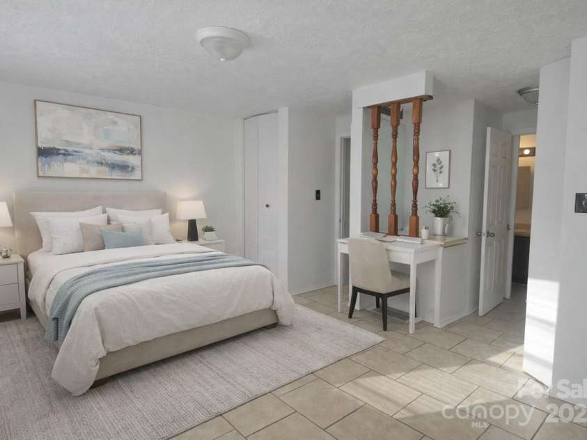 9432-D Lexington Circle, Charlotte, NC 28213.  MLS# CAR4332277, YatesRealty ID 17473. 2nd bed up-staged
