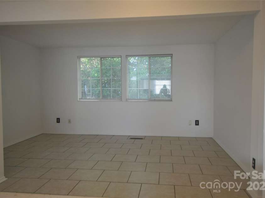 9432-D Lexington Circle, Charlotte, NC 28213.  MLS# CAR4332277, YatesRealty ID 17473. Den