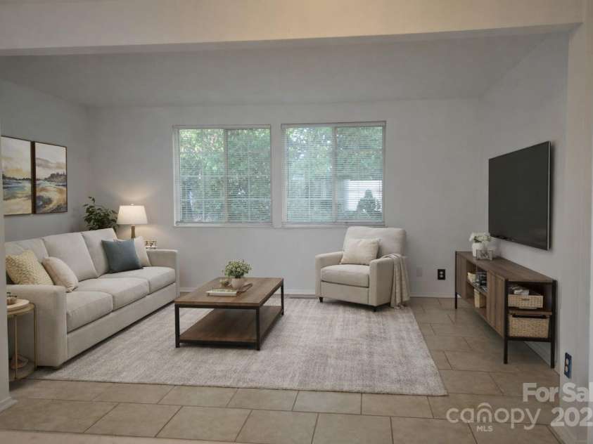 9432-D Lexington Circle, Charlotte, NC 28213.  MLS# CAR4332277, YatesRealty ID 17473. Den-staged