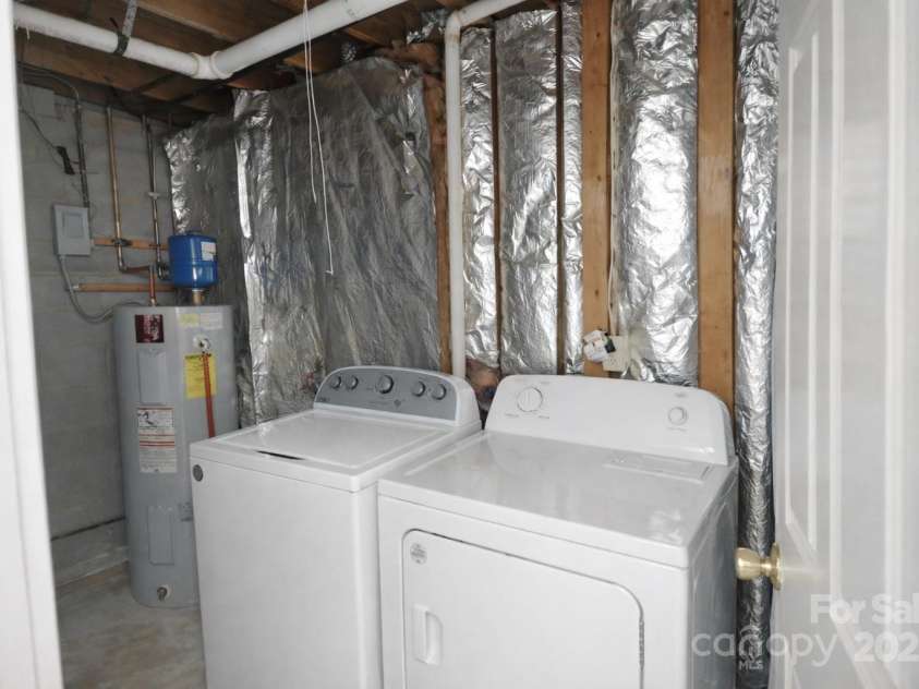 9432-D Lexington Circle, Charlotte, NC 28213.  MLS# CAR4332277, YatesRealty ID 17473. Laundry/storage area