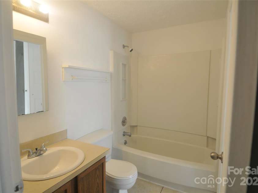 9432-D Lexington Circle, Charlotte, NC 28213.  MLS# CAR4332277, YatesRealty ID 17473. Shared bath upstairs