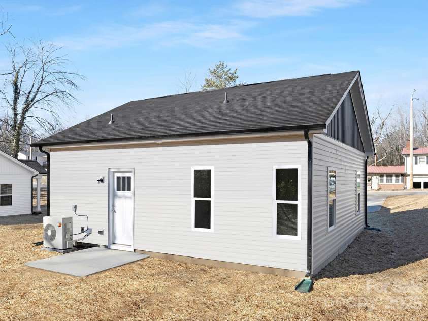 1116 4th Street, Statesville, NC 28677.  MLS# CAR4264391, YatesRealty ID 17474. Representation