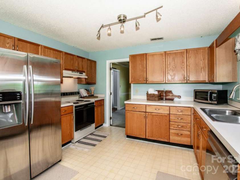11024 Hunters Trace None, Charlotte, NC 28262.  MLS# CAR4248573, YatesRealty ID 17475. 