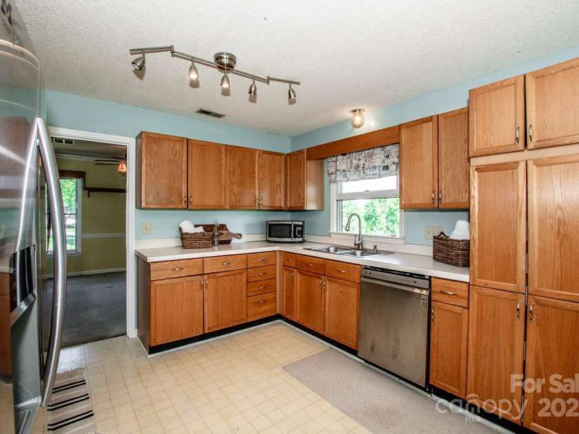 11024 Hunters Trace None, Charlotte, NC 28262.  MLS# CAR4248573, YatesRealty ID 17475. 