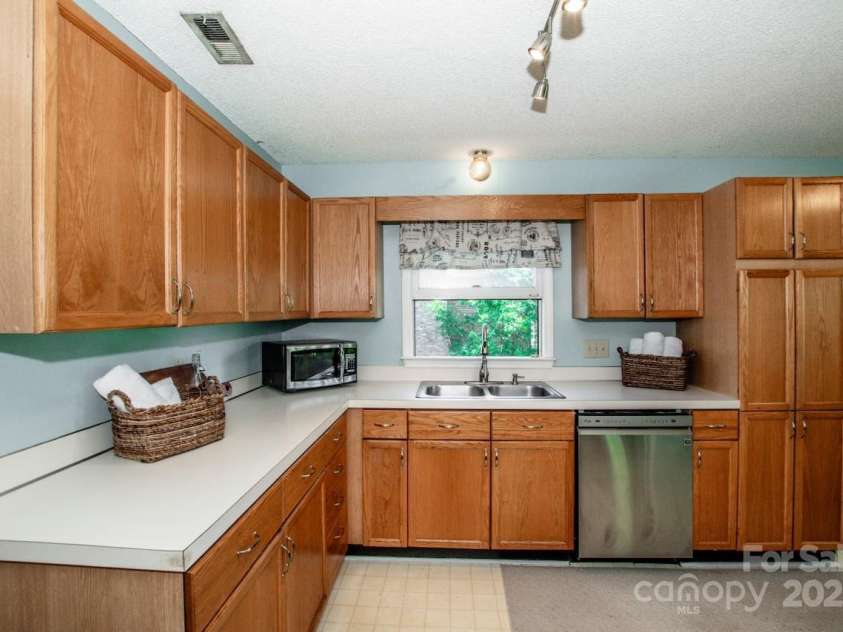 11024 Hunters Trace None, Charlotte, NC 28262.  MLS# CAR4248573, YatesRealty ID 17475. 