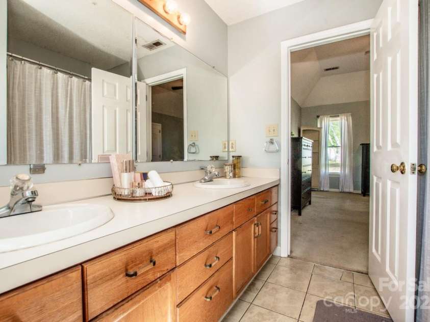 11024 Hunters Trace None, Charlotte, NC 28262.  MLS# CAR4248573, YatesRealty ID 17475. 