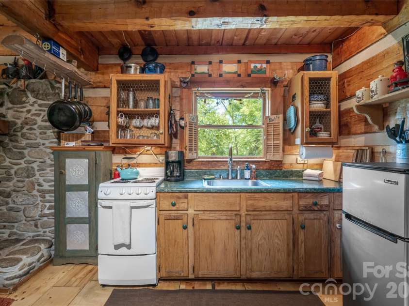 119 Old Salem Branch Drive, Alexander, NC 28701.  MLS# CAR4372909, YatesRealty ID 17477. 