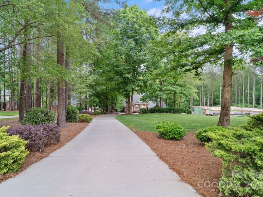 2200 Capes Cove Drive, Sherrills Ford, NC 28673.  MLS# CAR4258152, YatesRealty ID 17477. 