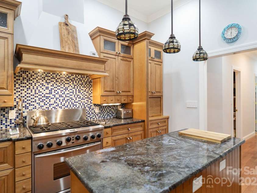 2200 Capes Cove Drive, Sherrills Ford, NC 28673.  MLS# CAR4258152, YatesRealty ID 17477. 