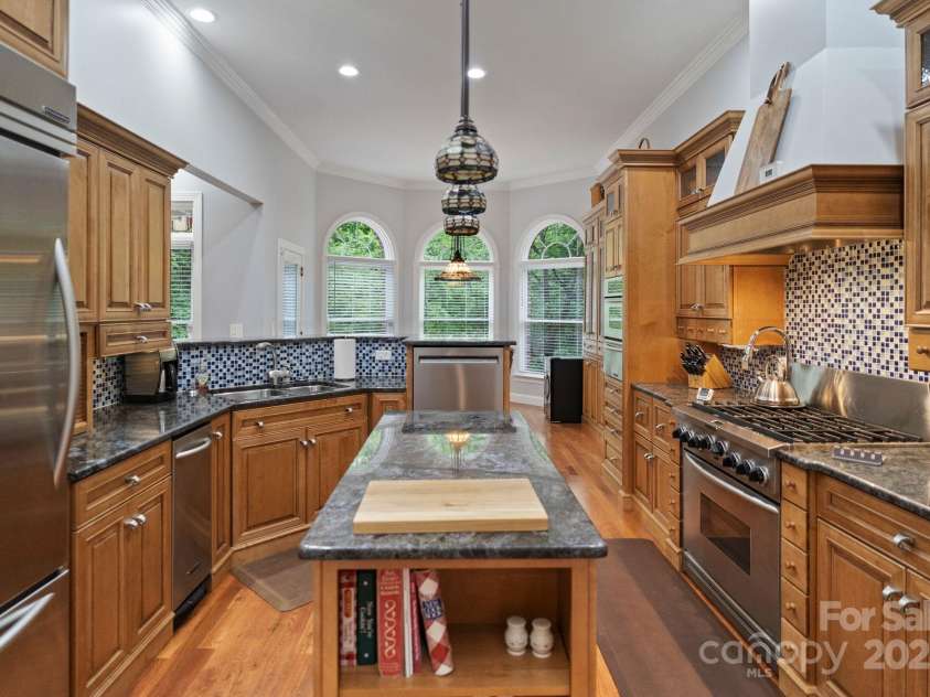 2200 Capes Cove Drive, Sherrills Ford, NC 28673.  MLS# CAR4258152, YatesRealty ID 17477. 