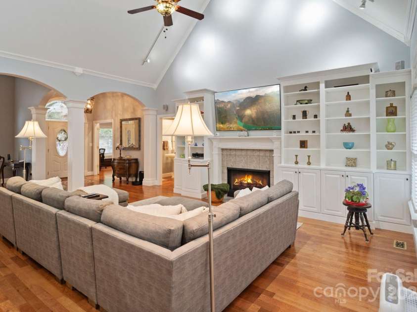 2200 Capes Cove Drive, Sherrills Ford, NC 28673.  MLS# CAR4258152, YatesRealty ID 17477. 