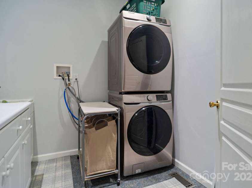 2200 Capes Cove Drive, Sherrills Ford, NC 28673.  MLS# CAR4258152, YatesRealty ID 17477. 