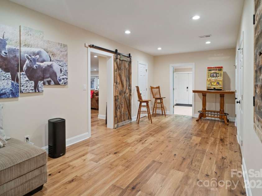 2200 Capes Cove Drive, Sherrills Ford, NC 28673.  MLS# CAR4258152, YatesRealty ID 17477. 