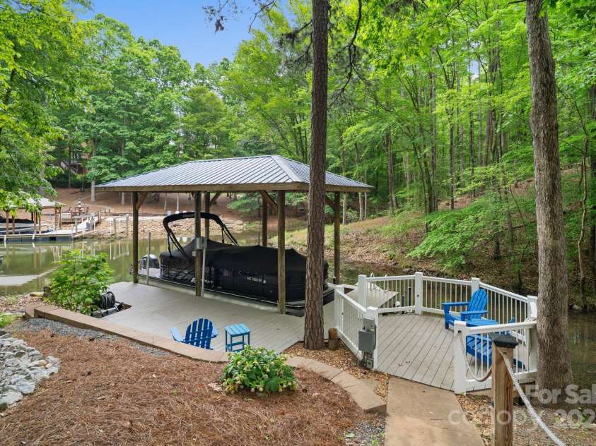 2200 Capes Cove Drive, Sherrills Ford, NC 28673.  MLS# CAR4258152, YatesRealty ID 17477. 