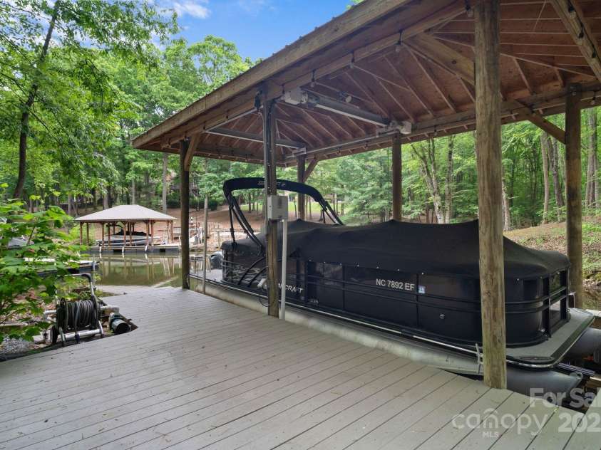 2200 Capes Cove Drive, Sherrills Ford, NC 28673.  MLS# CAR4258152, YatesRealty ID 17477. 