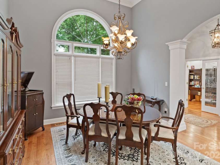 2200 Capes Cove Drive, Sherrills Ford, NC 28673.  MLS# CAR4258152, YatesRealty ID 17477. Dining