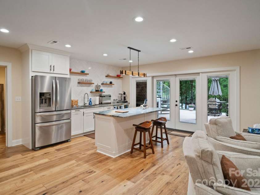 2200 Capes Cove Drive, Sherrills Ford, NC 28673.  MLS# CAR4258152, YatesRealty ID 17477. Full Kitchen