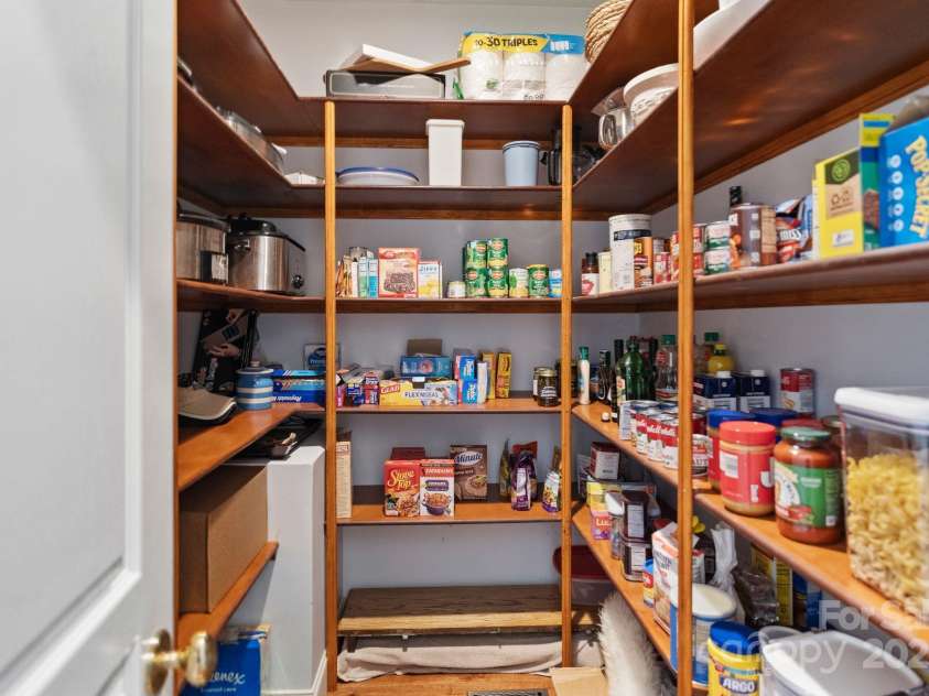 2200 Capes Cove Drive, Sherrills Ford, NC 28673.  MLS# CAR4258152, YatesRealty ID 17477. Walk In Pantry