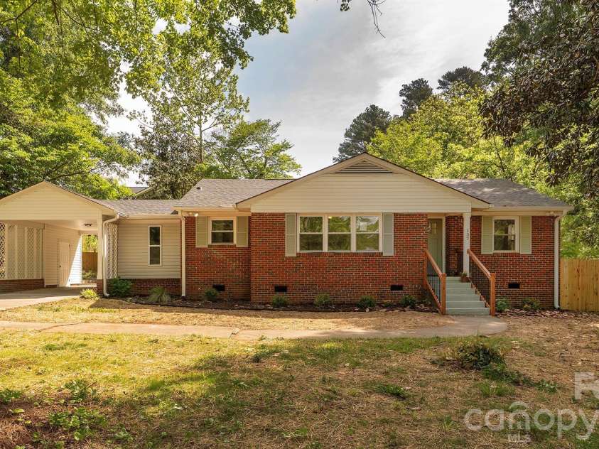 137 Birchwood Drive, Charlotte, NC 28214.  MLS# CAR4369624, YatesRealty ID 17479. 