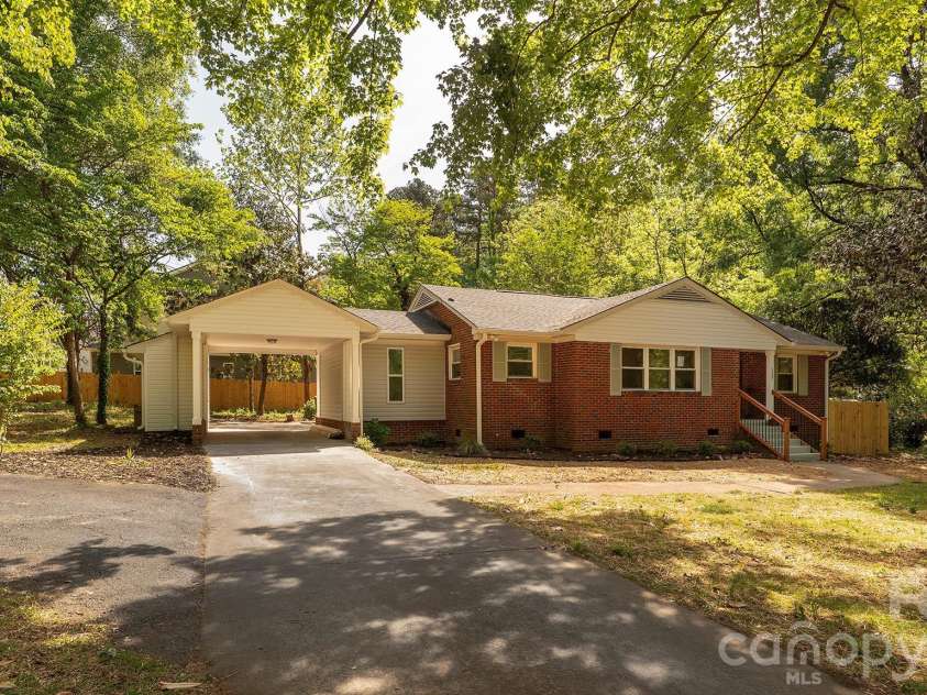 137 Birchwood Drive, Charlotte, NC 28214.  MLS# CAR4369624, YatesRealty ID 17479. 
