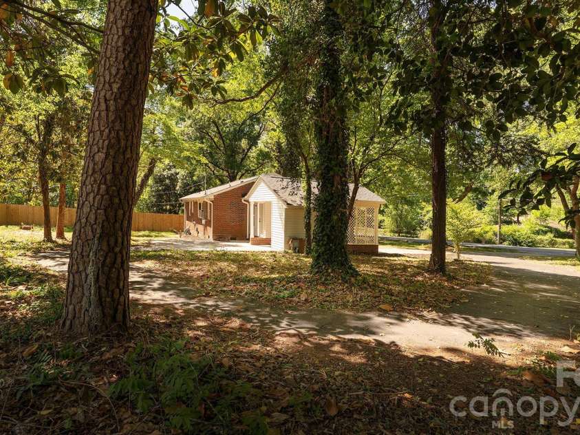 137 Birchwood Drive, Charlotte, NC 28214.  MLS# CAR4369624, YatesRealty ID 17479. 