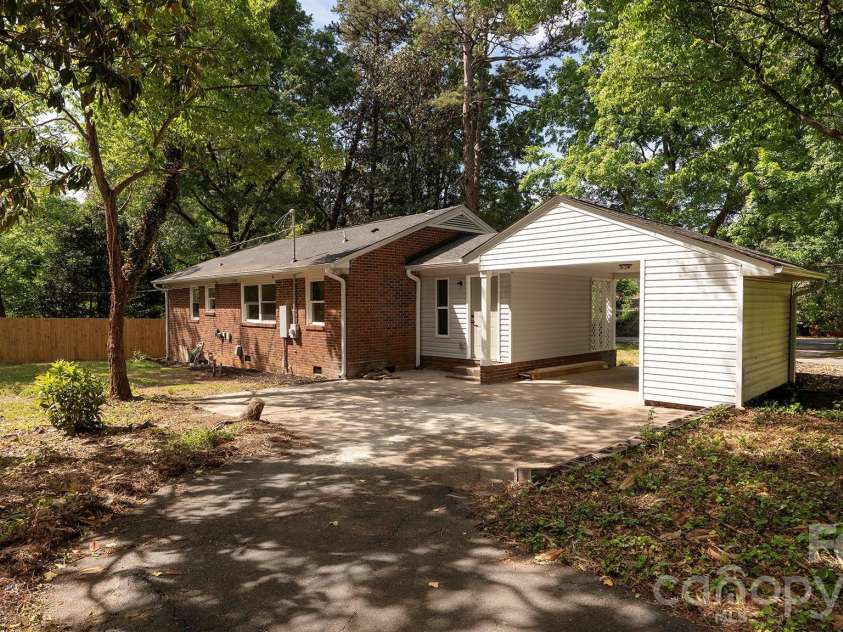 137 Birchwood Drive, Charlotte, NC 28214.  MLS# CAR4369624, YatesRealty ID 17479. 