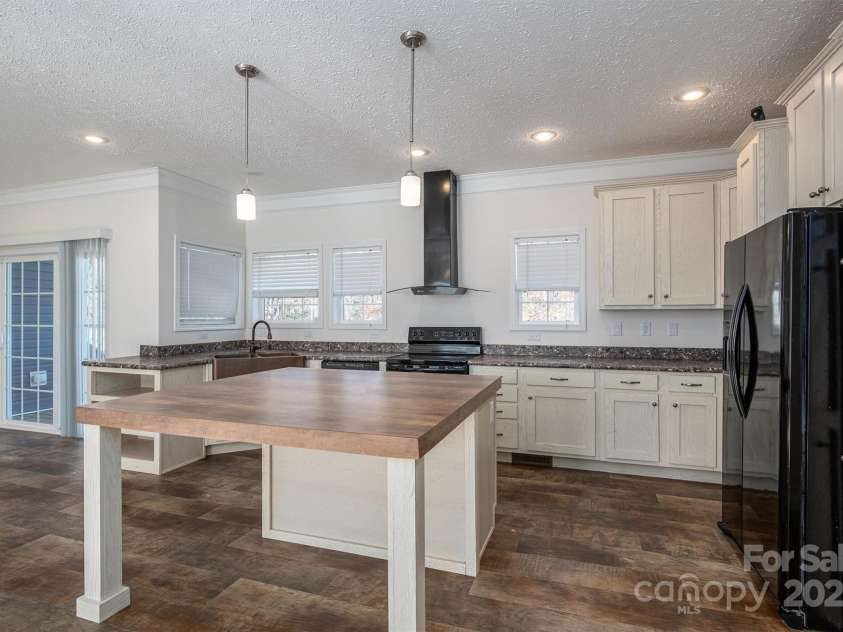 425 Haven Heights Drive, Marion, NC 28752.  MLS# CAR4231655, YatesRealty ID 1748. 