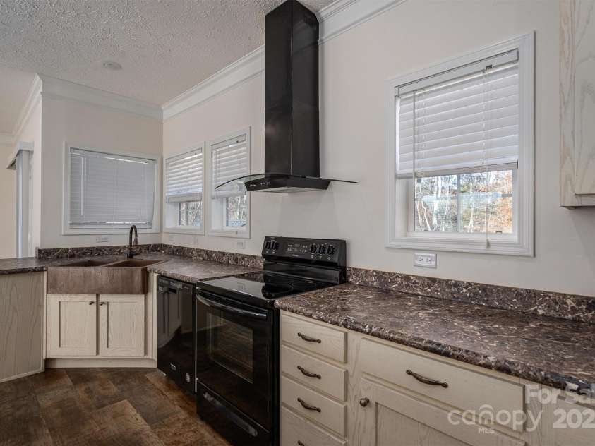 425 Haven Heights Drive, Marion, NC 28752.  MLS# CAR4231655, YatesRealty ID 1748. 