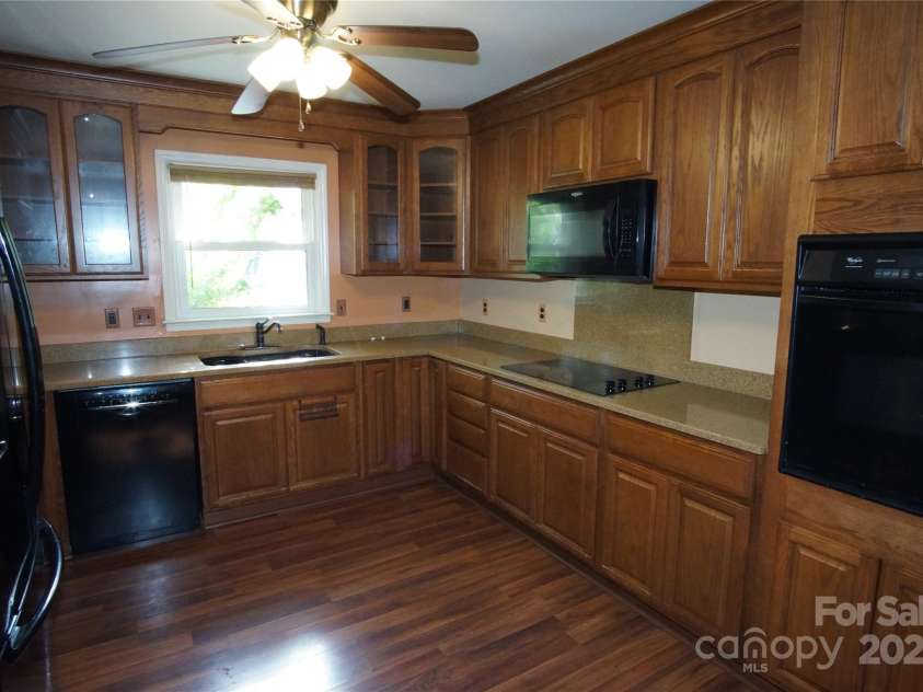 6201 Eagle Peak Drive, Charlotte, NC 28214.  MLS# CAR4311216, YatesRealty ID 1748. 