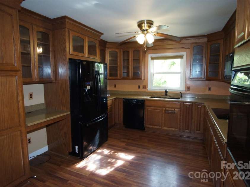 6201 Eagle Peak Drive, Charlotte, NC 28214.  MLS# CAR4311216, YatesRealty ID 1748. 