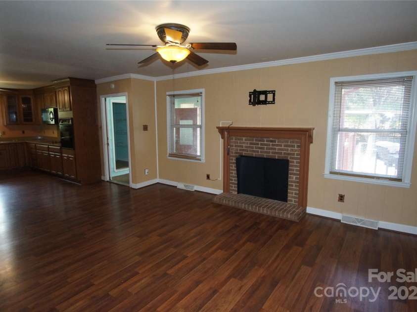 6201 Eagle Peak Drive, Charlotte, NC 28214.  MLS# CAR4311216, YatesRealty ID 1748. 