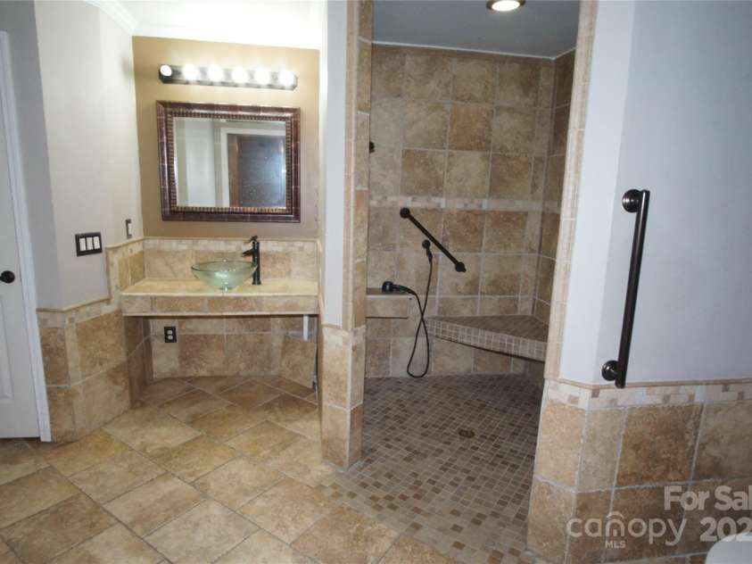6201 Eagle Peak Drive, Charlotte, NC 28214.  MLS# CAR4311216, YatesRealty ID 1748. 