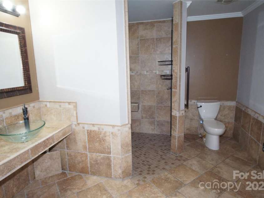 6201 Eagle Peak Drive, Charlotte, NC 28214.  MLS# CAR4311216, YatesRealty ID 1748. 