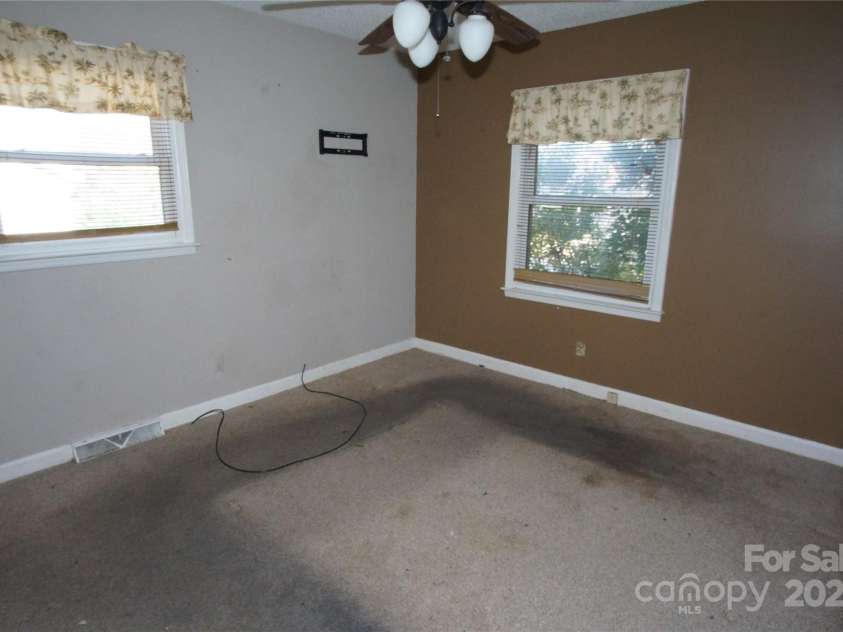 6201 Eagle Peak Drive, Charlotte, NC 28214.  MLS# CAR4311216, YatesRealty ID 1748. 