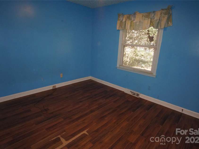 6201 Eagle Peak Drive, Charlotte, NC 28214.  MLS# CAR4311216, YatesRealty ID 1748. 