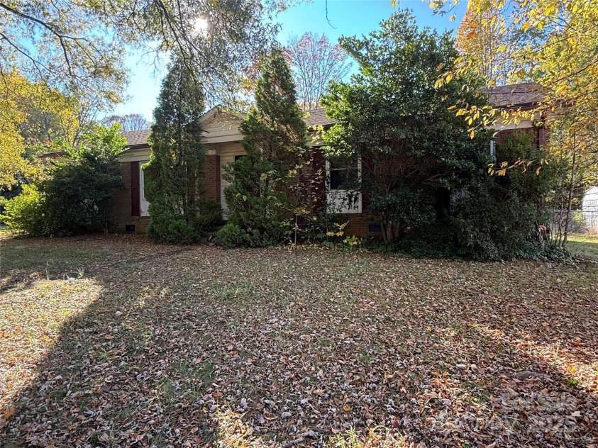 6201 Eagle Peak Drive, Charlotte, NC 28214.  MLS# CAR4311216, YatesRealty ID 1748. 