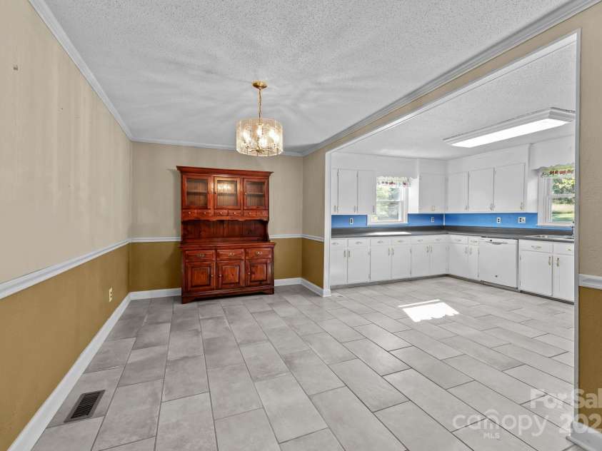 945 Alvin Hough Road, Midland, NC 28107.  MLS# CAR4309237, YatesRealty ID 1748. Dining room