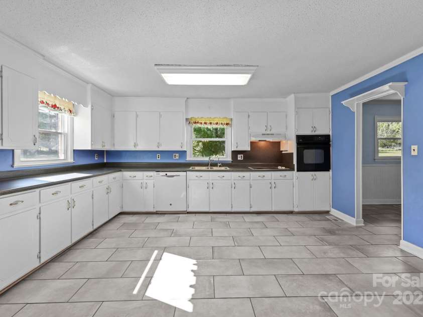 945 Alvin Hough Road, Midland, NC 28107.  MLS# CAR4309237, YatesRealty ID 1748. Large Kitchen with plenty of cabinet space, room for an Island and tile floors
