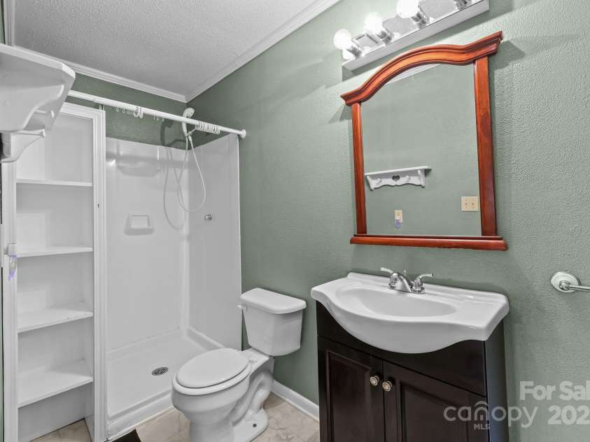 945 Alvin Hough Road, Midland, NC 28107.  MLS# CAR4309237, YatesRealty ID 1748. Primary Bath