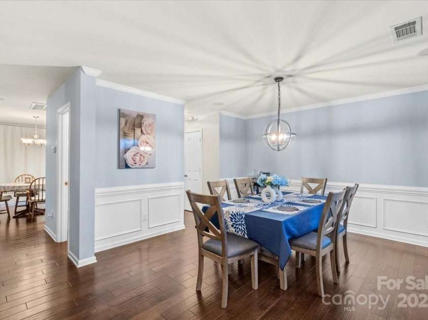 2739 Golden Rose Lane, Charlotte, NC 28216.  MLS# CAR4249585, YatesRealty ID 17480. 