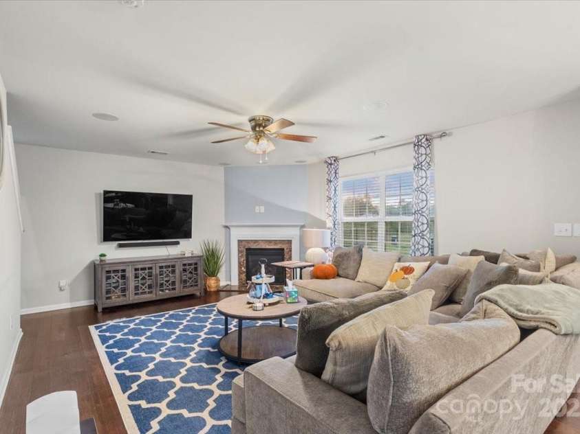 2739 Golden Rose Lane, Charlotte, NC 28216.  MLS# CAR4249585, YatesRealty ID 17480. 