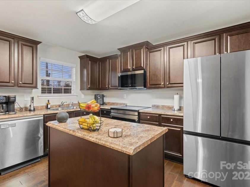 2739 Golden Rose Lane, Charlotte, NC 28216.  MLS# CAR4249585, YatesRealty ID 17480. 