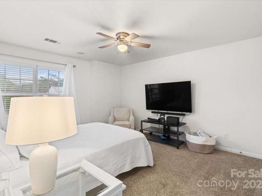 2739 Golden Rose Lane, Charlotte, NC 28216.  MLS# CAR4249585, YatesRealty ID 17480. 