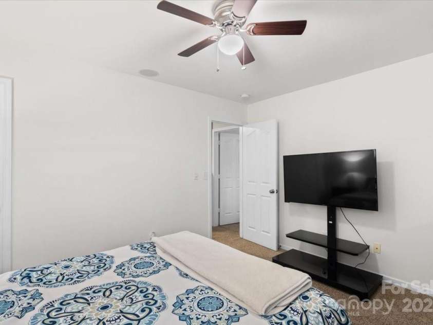 2739 Golden Rose Lane, Charlotte, NC 28216.  MLS# CAR4249585, YatesRealty ID 17480. 
