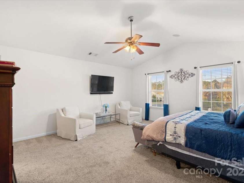 2739 Golden Rose Lane, Charlotte, NC 28216.  MLS# CAR4249585, YatesRealty ID 17480. 