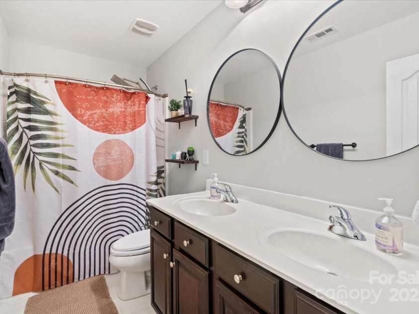 2739 Golden Rose Lane, Charlotte, NC 28216.  MLS# CAR4249585, YatesRealty ID 17480. 