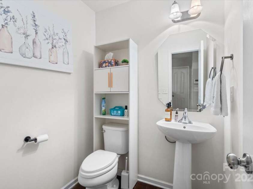 2739 Golden Rose Lane, Charlotte, NC 28216.  MLS# CAR4249585, YatesRealty ID 17480. 