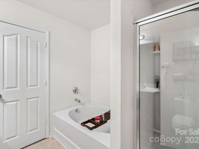 2739 Golden Rose Lane, Charlotte, NC 28216.  MLS# CAR4249585, YatesRealty ID 17480. 