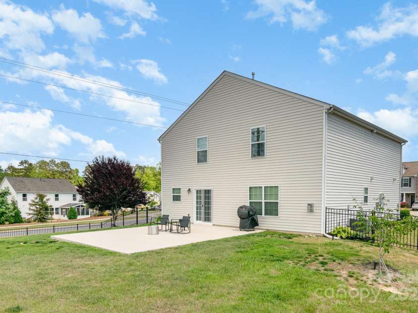 2739 Golden Rose Lane, Charlotte, NC 28216.  MLS# CAR4249585, YatesRealty ID 17480. 